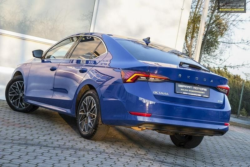 Używany Skoda Octavia 150 KM (110 kW) 2022 Niebieski (metalik) Sedan/Limuzyna