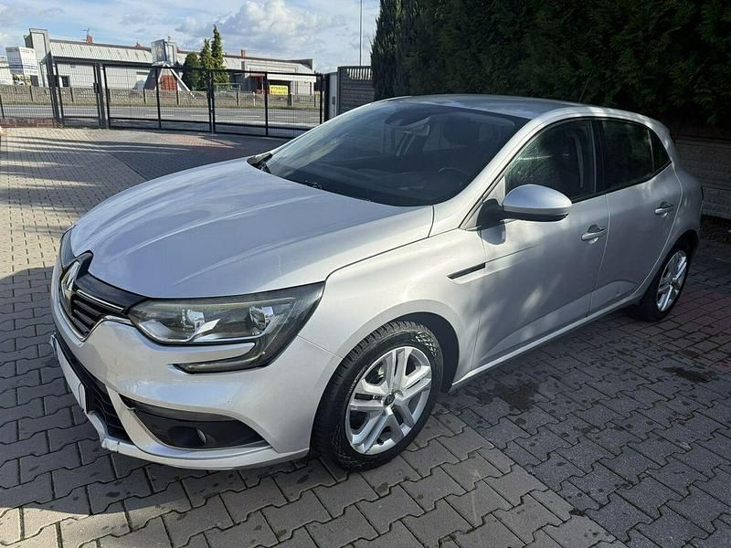 Srebrny (metalik) Używany 2017 Renault Mégane IV Hatchback | 27 500 zł - Obraz 1/4