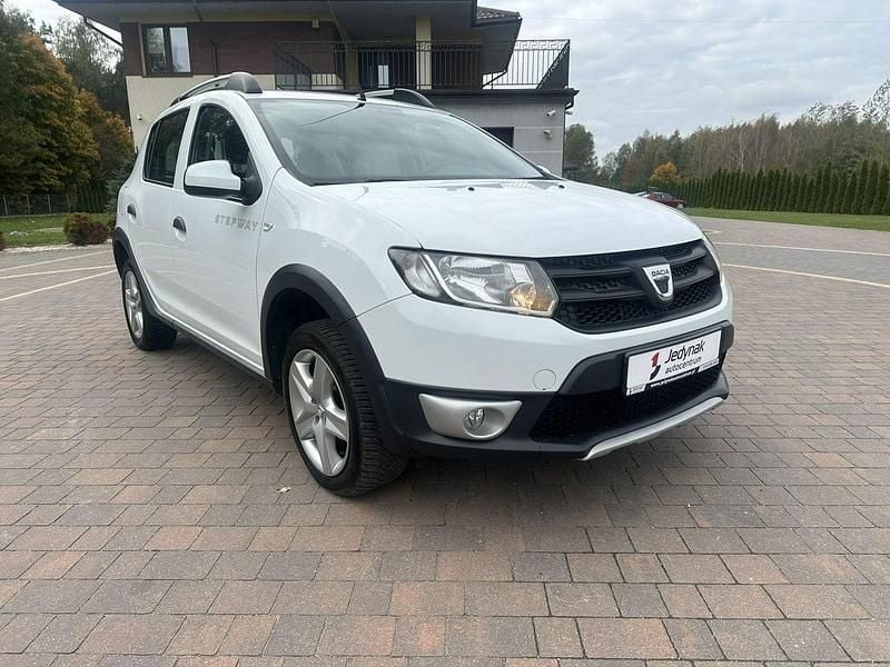 Biały Używany 2014 Dacia Sandero Stepway Hatchback | 22 500 zł (Dość drogi) - Obraz 1/4
