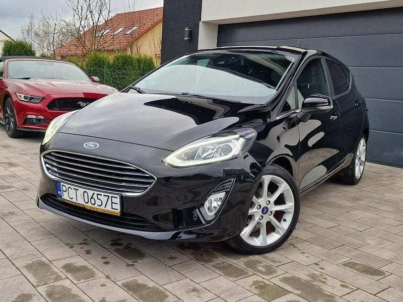 Czarny Używany 2017 Ford Fiesta Hatchback | 39 990 zł (Dość drogi) - Obraz 1/4