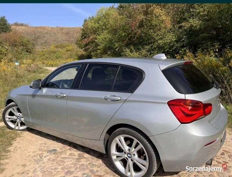 Srebrny Używany 2017 BMW 118 Hatchback | 62 000 zł (Uczciwa cena) - Obraz 1/4