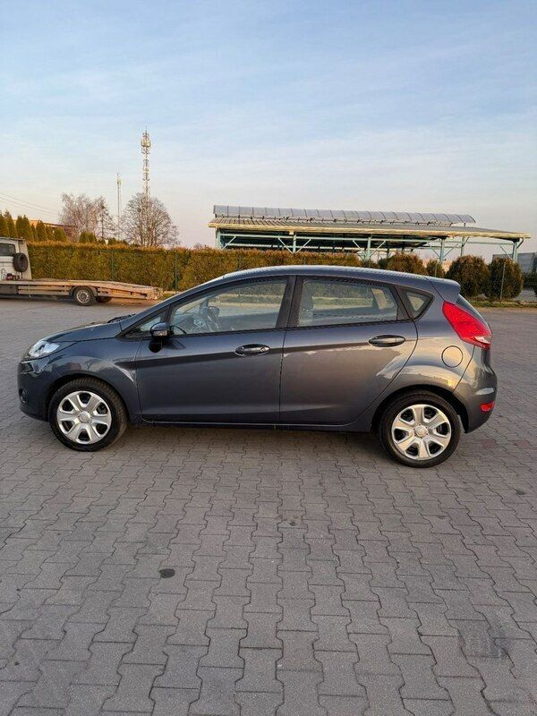 Używany Ford Fiesta 90 KM (66 kW) 2009 Szary Hatchback