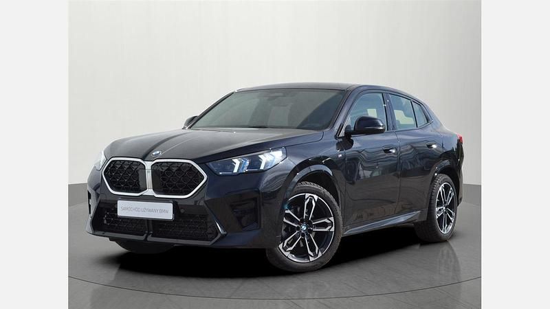 Czarny szafir metalizowany Używany 2024 BMW X2 Luxury Line SUV | 194 900 zł - Obraz 1/3