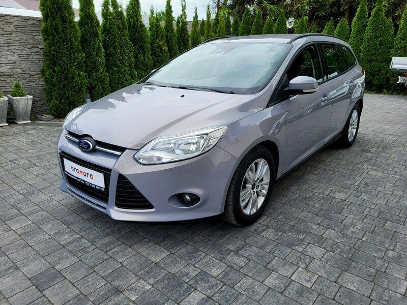 Używany Ford Focus 95 KM (69 kW) 2012 Srebrny Sedan/Limuzyna