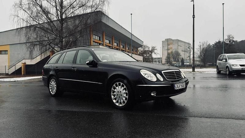Używany Mercedes E500 Elegance 2004 Czarny Kombi