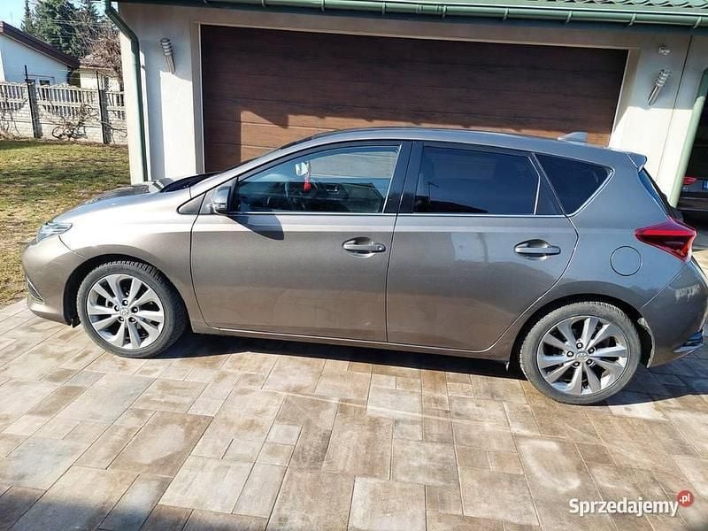 Używany Toyota Auris 2016 Beżowy Hatchback