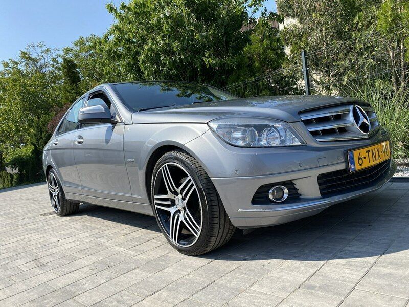 Szary (metalik) Używany 2009 Mercedes C200 Sedan/Limuzyna | 36 900 zł (Uczciwa cena) - Obraz 1/4