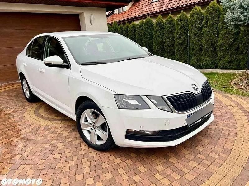 Biały Używany 2019 Skoda Octavia Ambition Sedan/Limuzyna | 45 500 zł (Uczciwa cena) - Obraz 1/4
