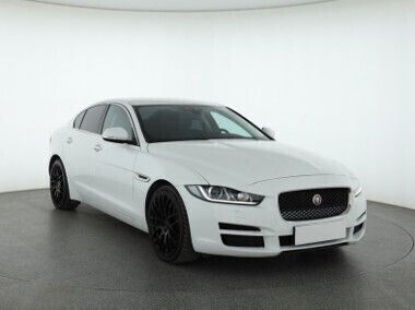 Biały Używany 2017 Jaguar XE Sedan/Limuzyna | 55 999 zł (Dobra cena) - Obraz 1/4