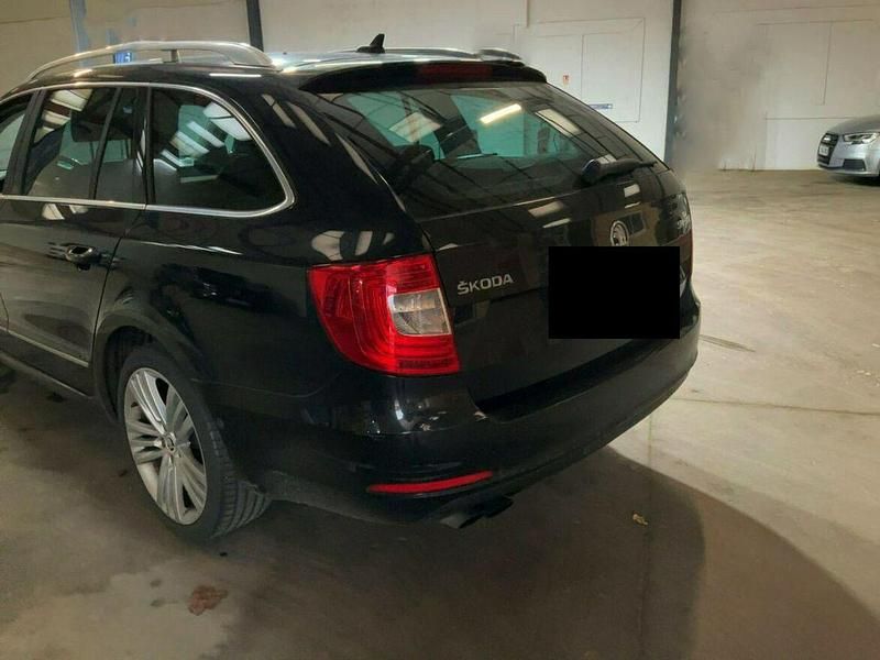 Używany Skoda Superb Elegance 2014 Czarny Kombi