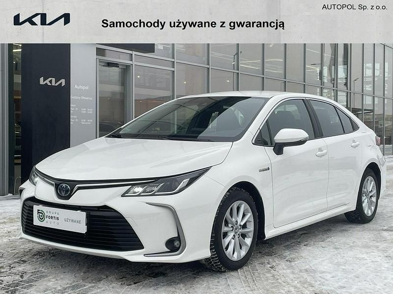 Używany Toyota Corolla Comfort 122 KM (89 kW) 2021 Biały (metalik) Sedan/Limuzyna