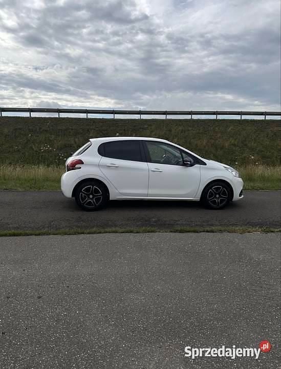 Biały Używany 2017 Peugeot 208 Hatchback | 21 900 zł (Dobra cena) - Obraz 1/4