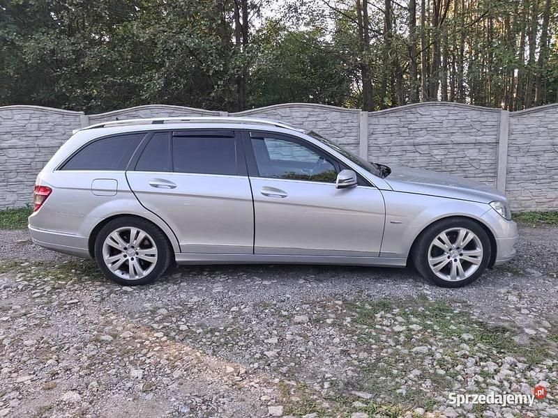 Używany Mercedes C220 170 KM (125 kW) 2010 Srebrny Kombi
