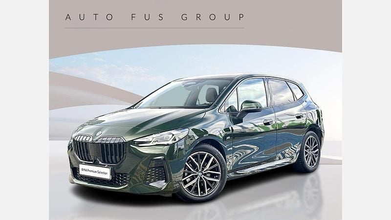 Zielony san remo metalizowany Używany 2024 BMW 218 Active Tourer Comfort Edition Minivan | 149 900 zł (Dobra cena) - Obraz 1/3