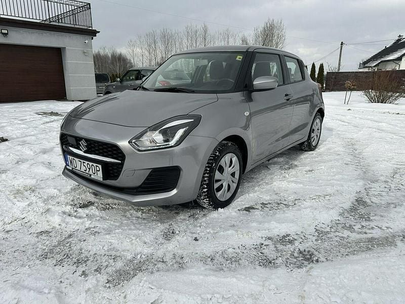 Używany Suzuki Swift 83 KM (61 kW) 2021 Srebrny Hatchback