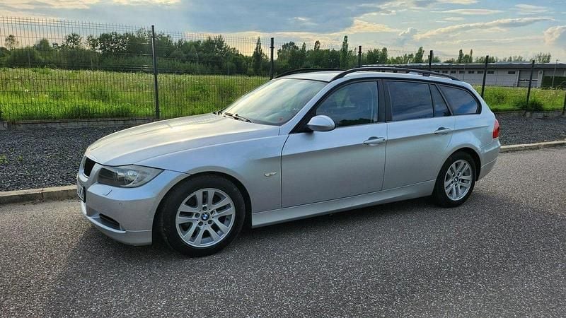 Srebrny Używany 2007 BMW 320 Kombi | 14 200 zł (Uczciwa cena) - Obraz 1/4