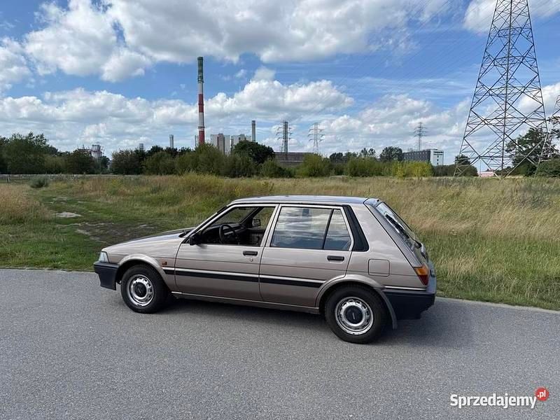 Używany Toyota Corolla 1986 Brązowy Hatchback