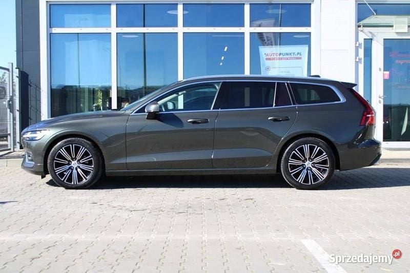 Używany 2021 Volvo V60 Kombi | 116 900 zł - Obraz 1/4