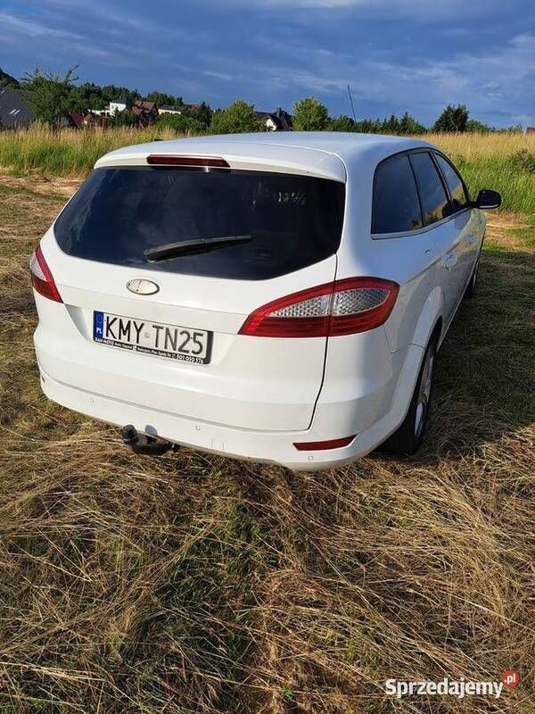 Biały Używany 2010 Ford Mondeo Kombi | 13 900 zł (Uczciwa cena) - Obraz 1/4
