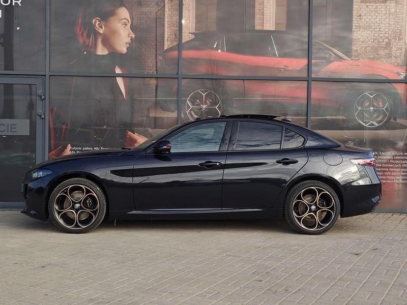 Nowe Alfa Romeo Giulia Veloce 280 KM (205 kW) 2025 Lakier metalizowany czarny  volcano black Sedan/Limuzyna