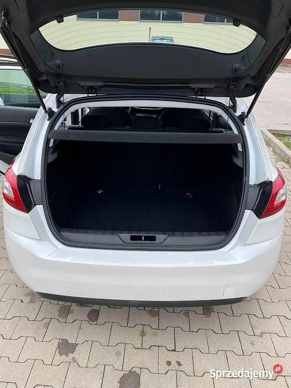 Biały Używany 2017 Peugeot 308 Active Hatchback | 27 000 zł (Dobra cena) - Obraz 1/4