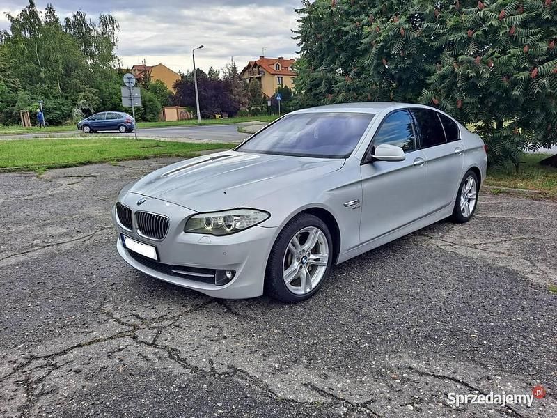 Srebrny Używany 2011 BMW 530 Shadowline Sedan/Limuzyna | 59 000 zł (Uczciwa cena) - Obraz 1/4