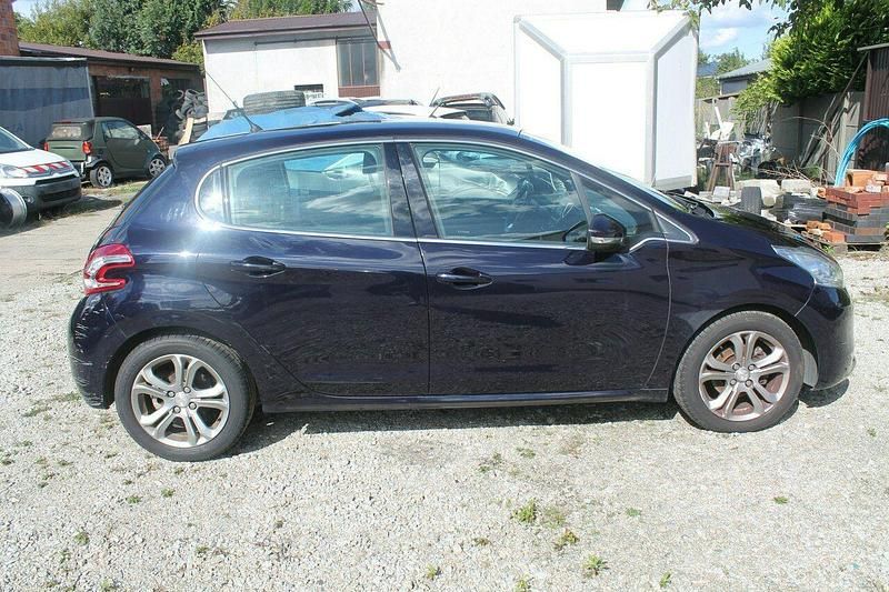 Używany Peugeot 208 120 KM (88 kW) 2014 Niebieski Hatchback
