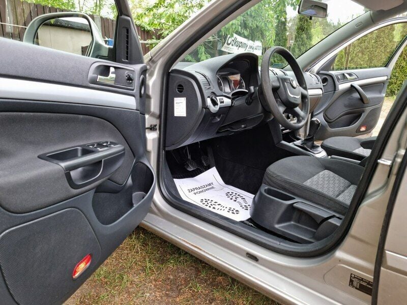 Używany Skoda Octavia 160 KM (117 kW) 2009 Beżowy (metalik) Hatchback