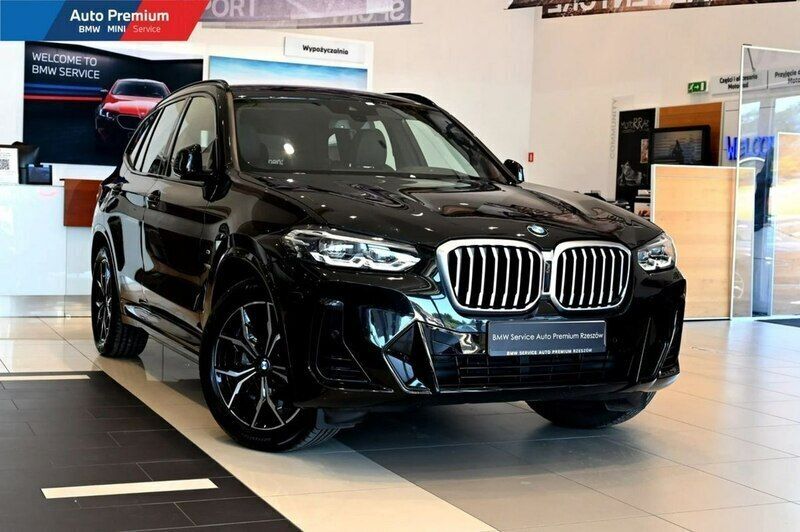 Czarny (metalik) Używany 2024 BMW X3 SUV | 224 900 zł - Obraz 1/4