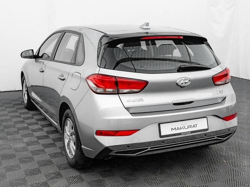 Używany Hyundai i30 120 KM (88 kW) 2022 Srebrny Hatchback