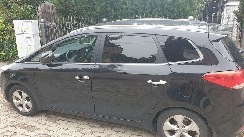 Czarny Używany 2016 Kia Carens Minivan | 46 900 zł (Dość drogi) - Obraz 1/4