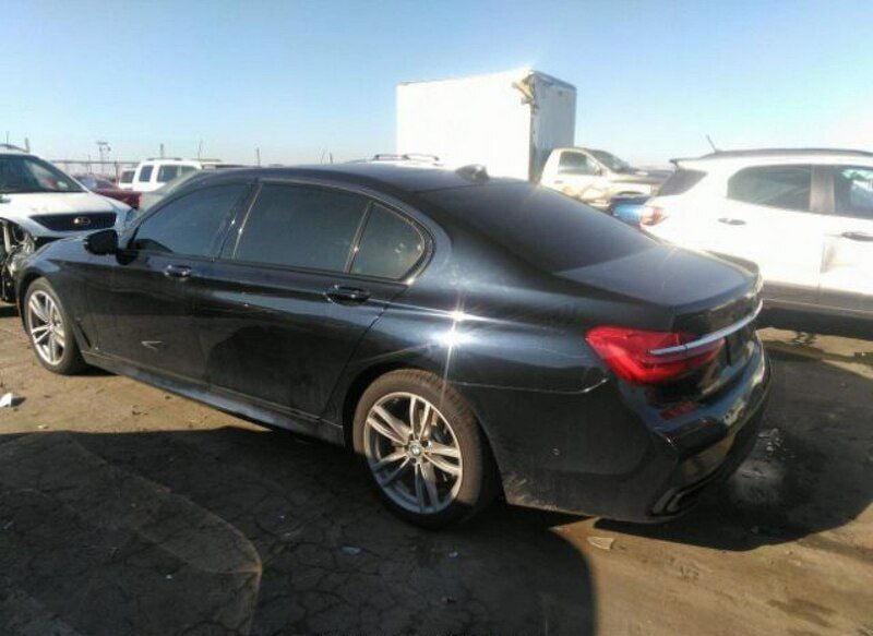 Używany BMW 750 445 KM (327 kW) 2016 Czarny Sedan/Limuzyna