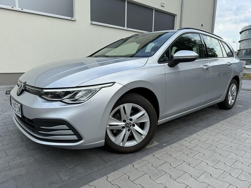 Srebrny (metalik) Używany 2021 VW Golf VIII Kombi | 59 990 zł (Dobra cena) - Obraz 1/4