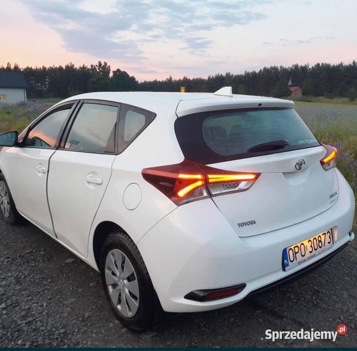 Biały Używany 2016 Toyota Auris Hatchback | 40 000 zł (Uczciwa cena) - Obraz 1/4