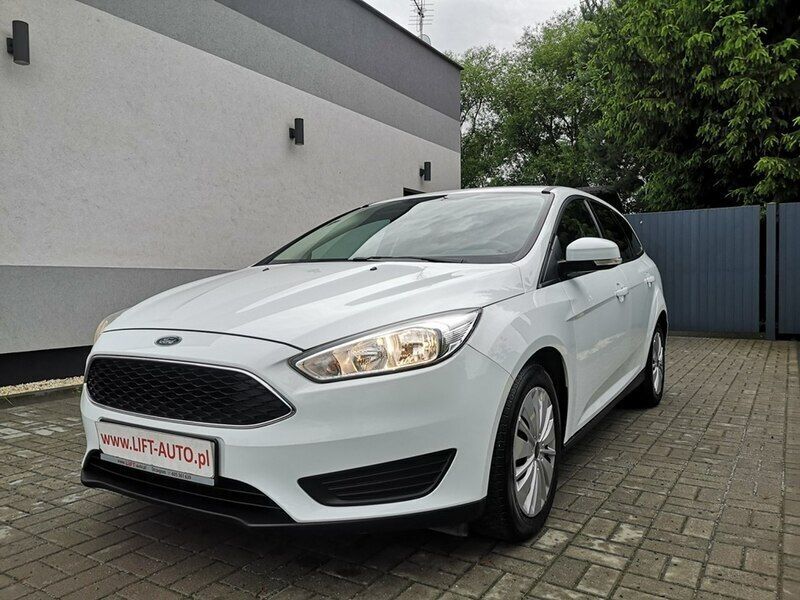 Biały Używany 2017 Ford Focus Sedan/Limuzyna | 36 900 zł (Uczciwa cena) - Obraz 1/4