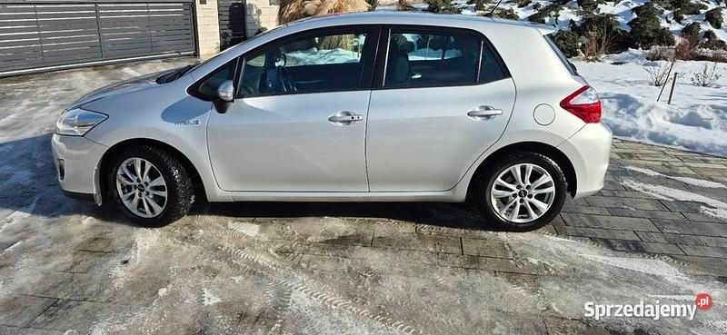 Używany Toyota Auris Hybrid 2010 Srebrny Hatchback