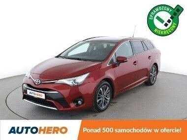 Bordowy Używany 2017 Toyota Avensis Kombi | 62 700 zł (Uczciwa cena) - Obraz 1/3