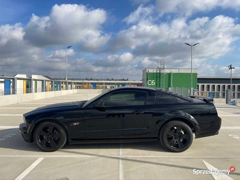 Czarny Używany 2005 Ford Mustang GT Premium Coupe | 66 900 zł - Obraz 1/4