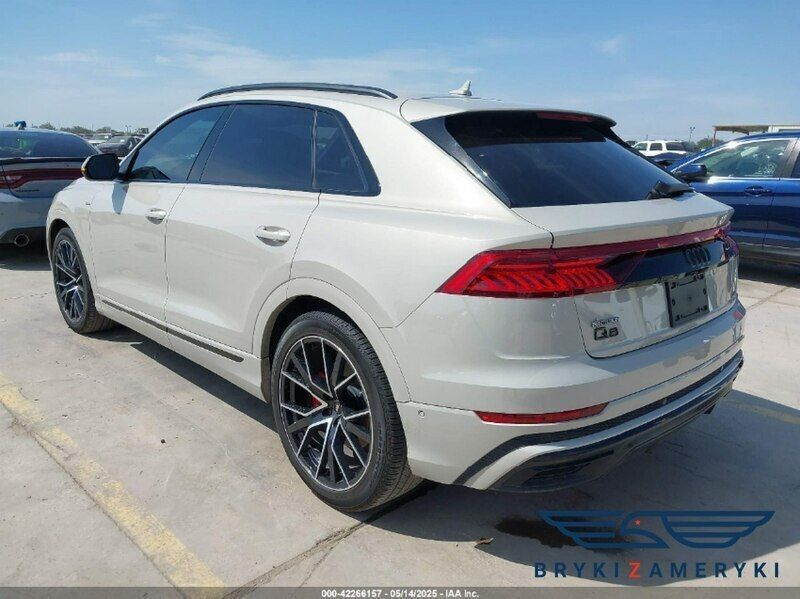 Beżowy Używany 2022 Audi Q8 SUV | 162 950 zł - Obraz 1/1
