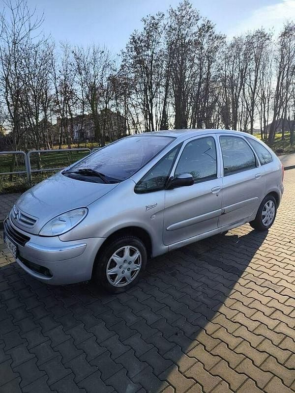 Srebrny Używany 2004 Citroën Xsara Picasso Minivan | 2400 zł (Dobra cena) - Obraz 1/4