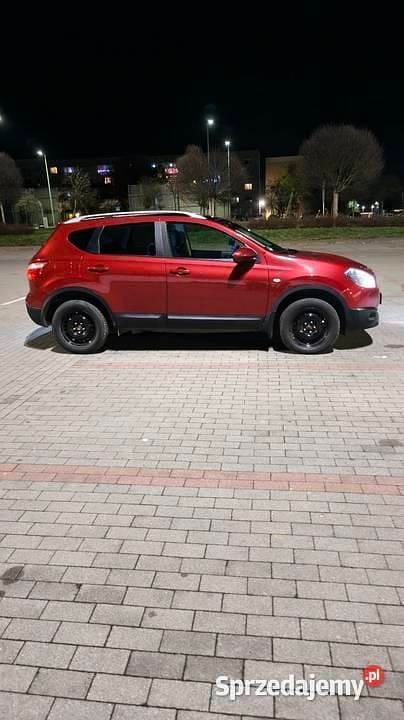 Używany Nissan Qashqai Tekna 110 KM (80 kW) 2011 Bordowy SUV