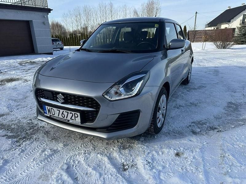 Używany Suzuki Swift 83 KM (61 kW) 2021 Srebrny Hatchback