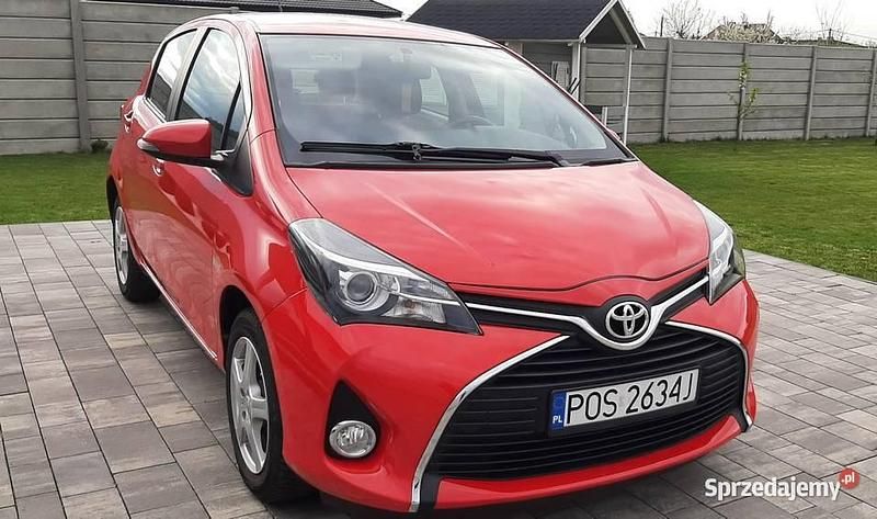 Czerwony Używany 2015 Toyota Yaris Hatchback | 33 900 zł (Uczciwa cena) - Obraz 1/4