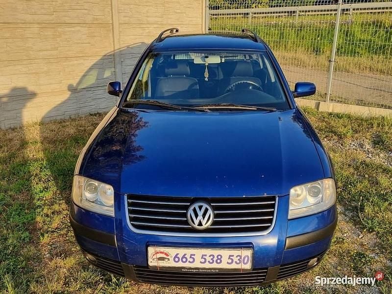 Granatowy Używany 2001 VW Passat Kombi | 4990 zł (Uczciwa cena) - Obraz 1/4