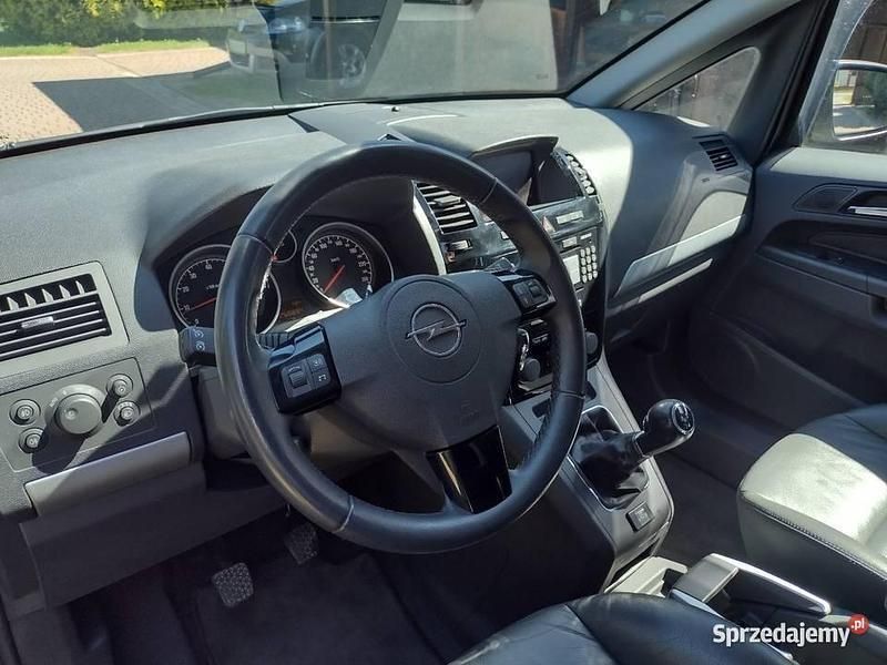 Używany Opel Zafira Cosmo 2010 Grafitowy Minivan