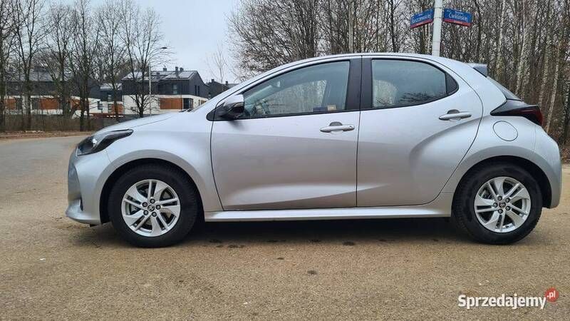 Srebrny Używany 2024 Toyota Yaris Hatchback | 87 900 zł (Dość drogi) - Obraz 1/4