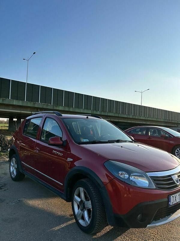 Czerwony Używany 2010 Dacia Sandero Stepway Hatchback | 15 600 zł (Uczciwa cena) - Obraz 1/4