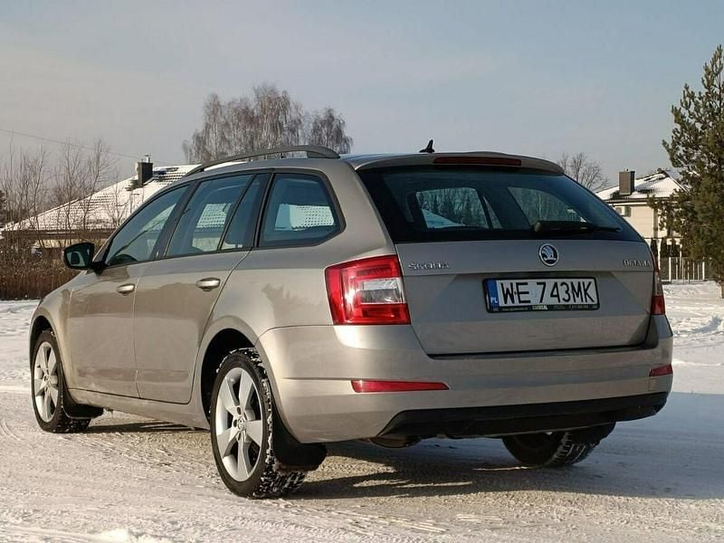 Używany Skoda Octavia 2016 Żółtozłoty Hatchback