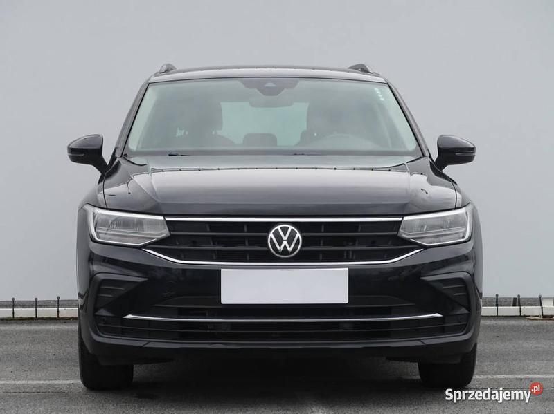 Czarny Używany 2021 VW Tiguan SUV | 104 999 zł (Uczciwa cena) - Obraz 1/4