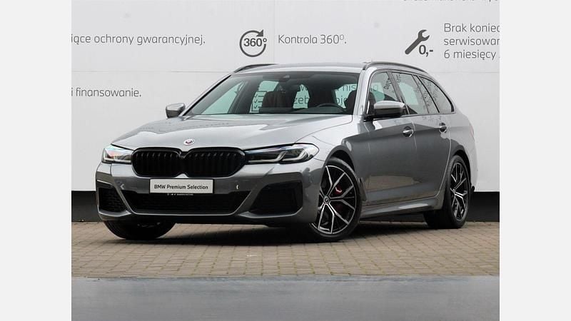 Szary skyscraper m metalizowany Używany 2022 BMW 530 Shadowline Kombi | 189 900 zł - Obraz 1/3